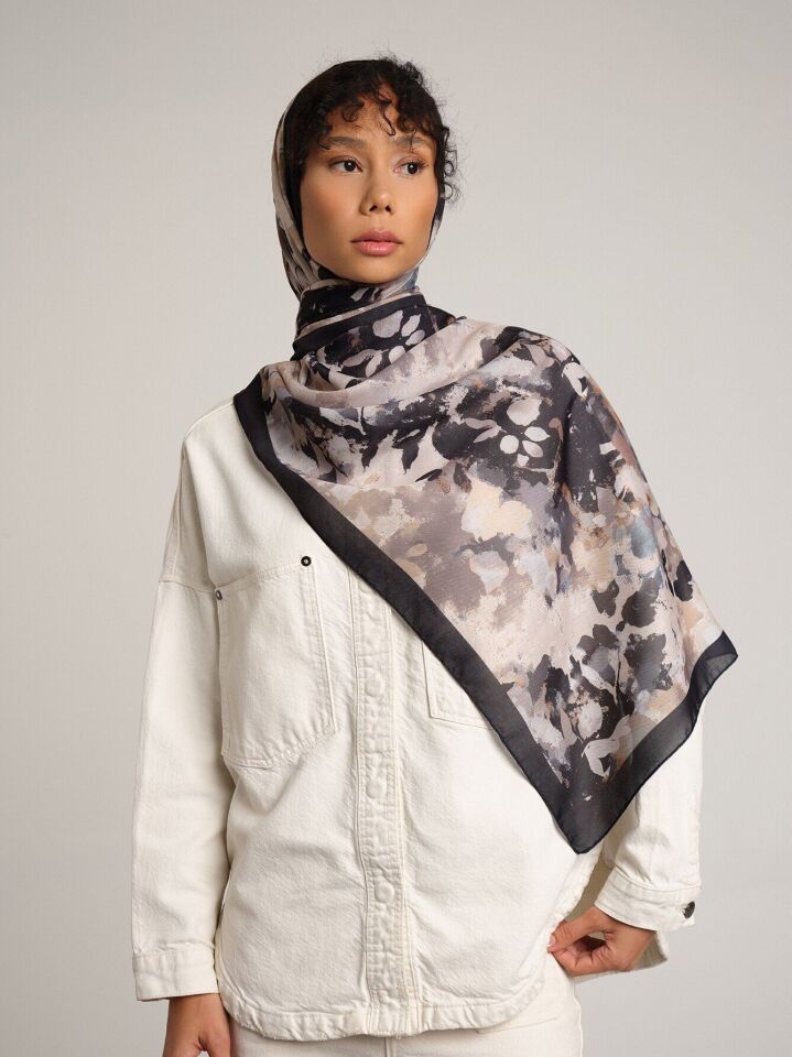 Tomurcuk Yaprak Desenli Tek Taraflı Şal - Siyah