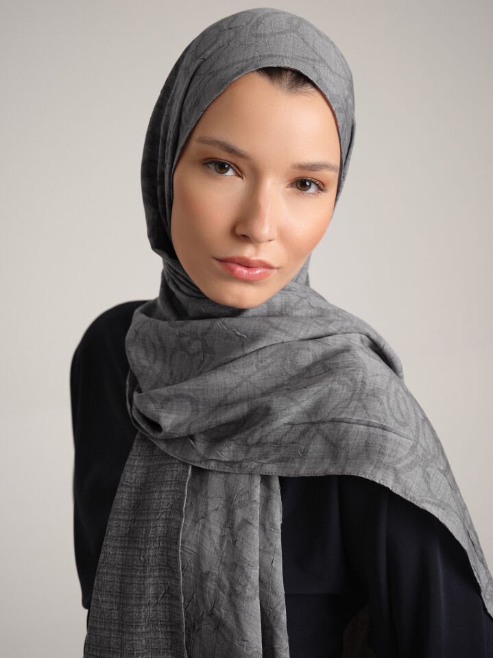 Şebnem Hattı Monogram Desenli Çift Taraflı Şal - Gri