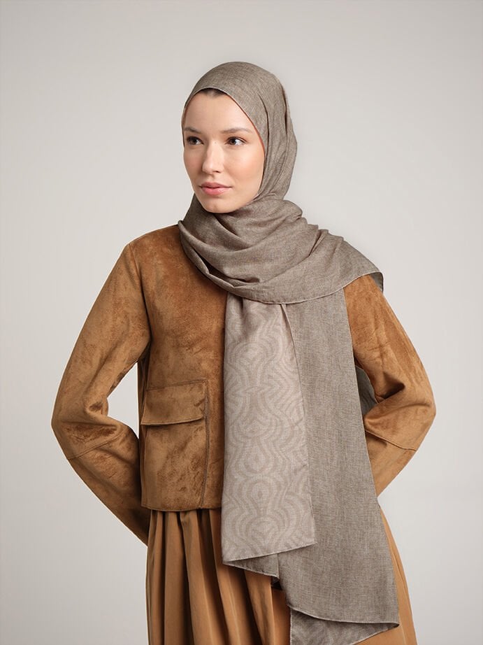 Şiraze Monogram Düz Desenli Çift Taraflı Şal - Vizon Taş