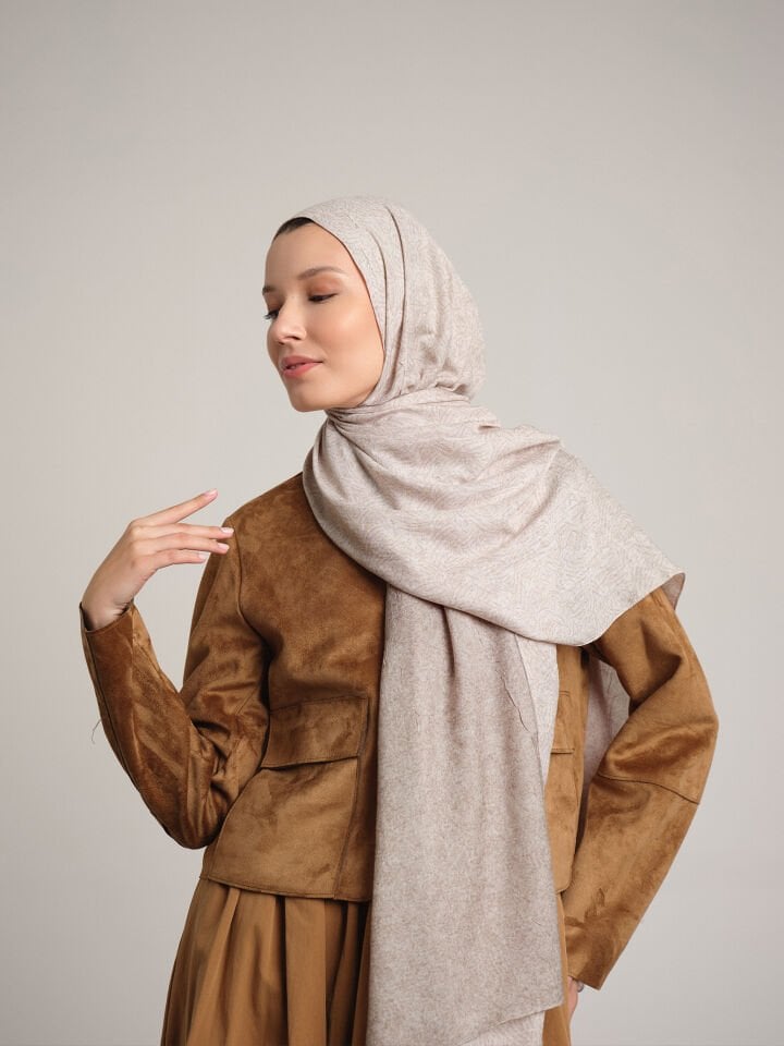 Bengi Monogram Düz Desenli Çift Taraflı Şal - Soluk Bej