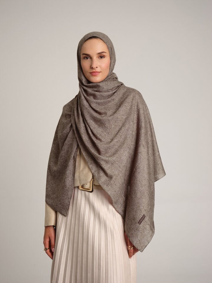 Bengi Monogram Düz Desenli Çift Taraflı Şal - Koyu Kül Vizon