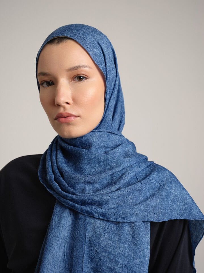 Bengi Monogram Düz Desenli Çift Taraflı Şal - İndigo Mavi